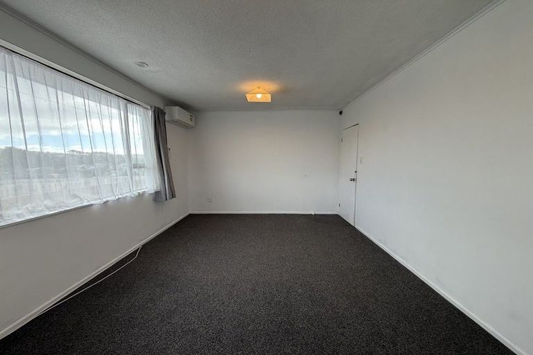 Photo of property in 10 Somerset Place, Cannons Creek, Porirua, 5024