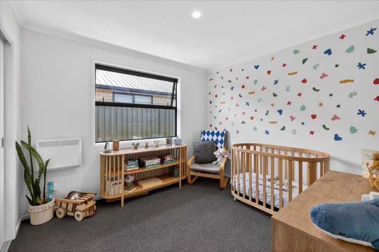 Photo of property in 46 Hammick Crescent, Pyes Pa, 3112