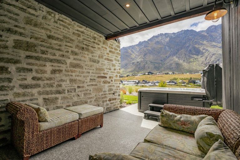 Photo of property in 40 Cunninghams Drive, Jacks Point, Queenstown, 9371