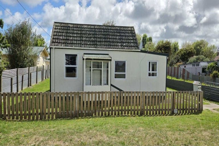 Photo of property in 45 Avenue Road, Foxton, 4814