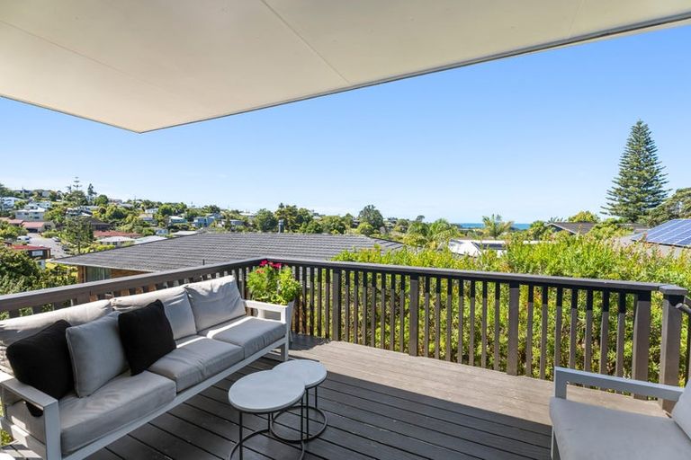 Photo of property in 2/52 Maxwelton Drive, Mairangi Bay, Auckland, 0630