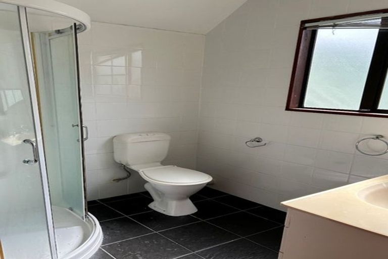 Photo of property in 5 Broadfell Avenue, Avonhead, Christchurch, 8042