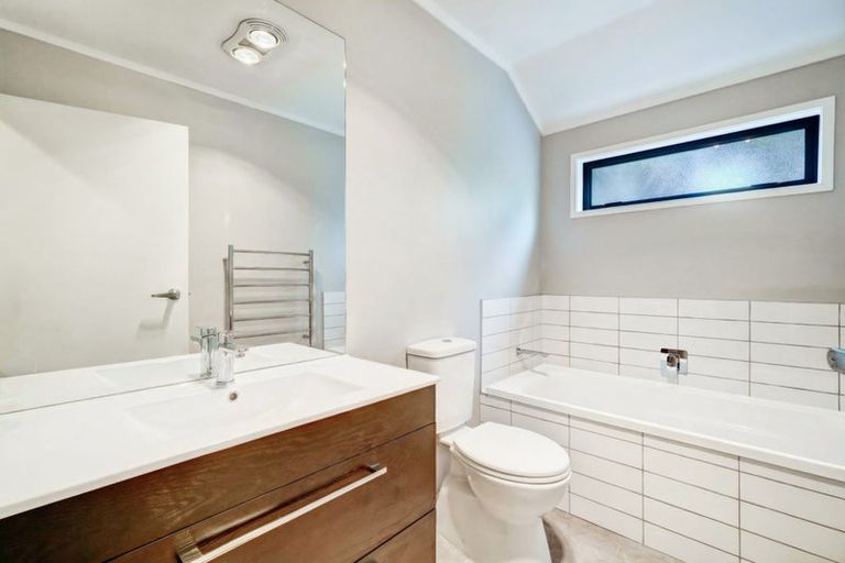 Photo of property in 2/28 Pahi Place, West Harbour, Auckland, 0618