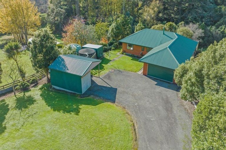 Photo of property in 303 Pahiatua Aokautere Road, Aokautere, Palmerston North, 4471
