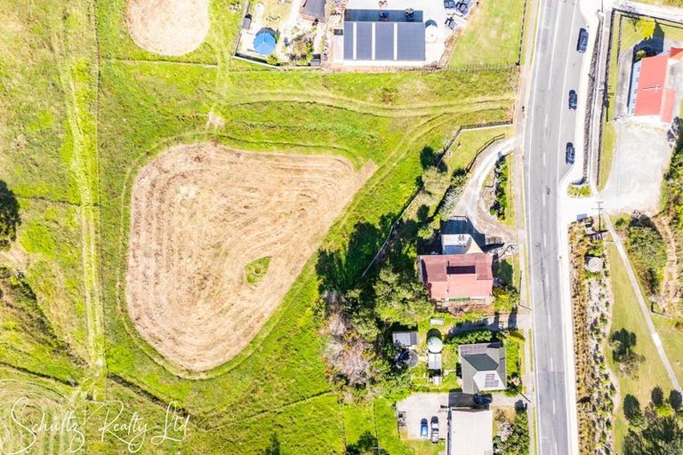 Photo of property in 16 Kaiwaka-mangawhai Road, Kaiwaka, 0975