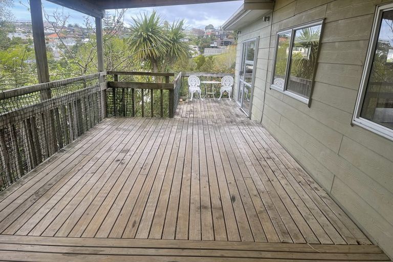 Photo of property in 28 Kiteroa Terrace, Rothesay Bay, Auckland, 0630