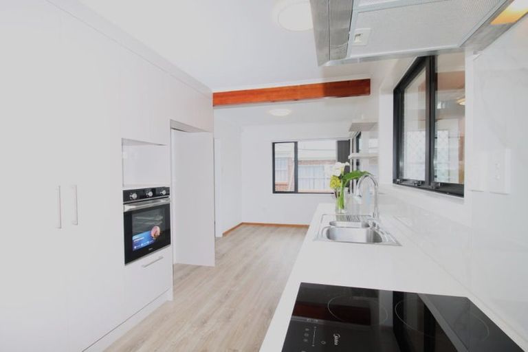 Photo of property in 27 Myers Road, Manurewa East, Auckland, 2102