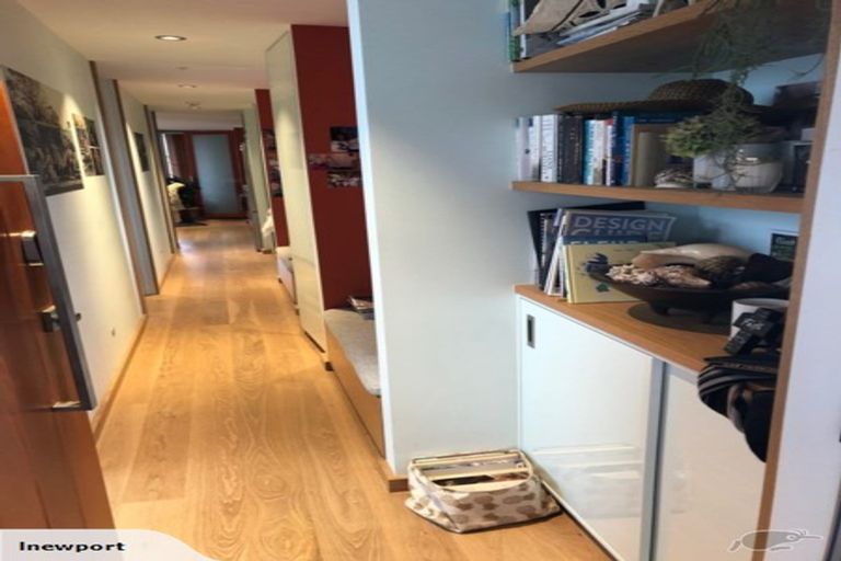 Photo of property in 2a Kiwi Esplanade, Mangere Bridge, Auckland, 2022