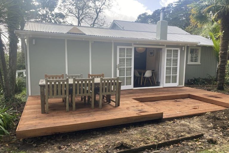 Photo of property in 105 Takahe Road, Titirangi, Auckland, 0604