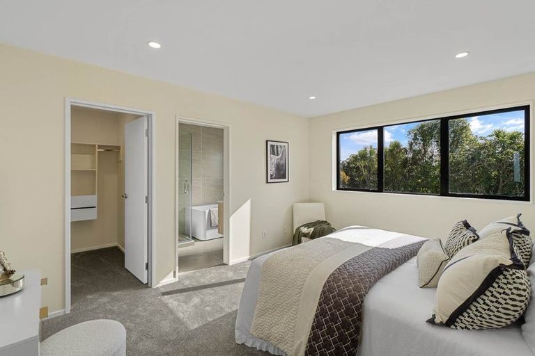 Photo of property in 8b Deuxberry Avenue, Northcote, Auckland, 0627