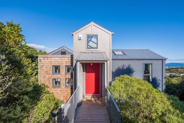 Photo of property in 100 Viewmont Drive, Harbour View, Lower Hutt, 5010