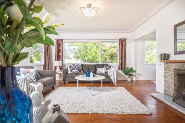 Photo of property in 6 Gill Avenue, Te Atatu Peninsula, Auckland, 0610