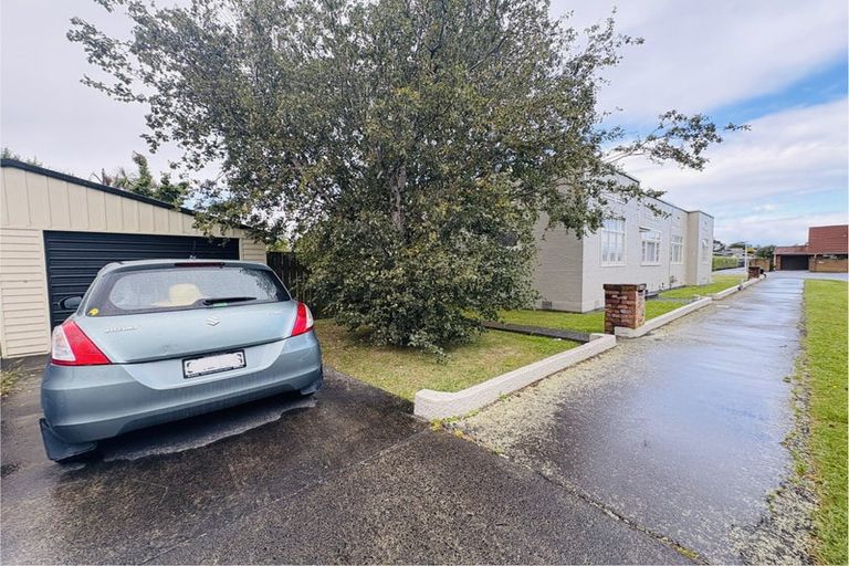 Photo of property in 29-31 Rangitira Avenue, Palmerston North, 4414