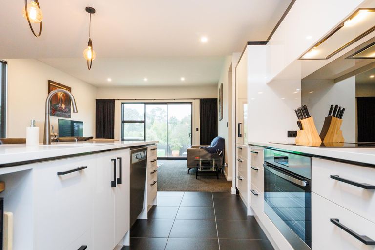 Photo of property in 135 Atawhai Road, Fitzherbert, Palmerston North, 4410
