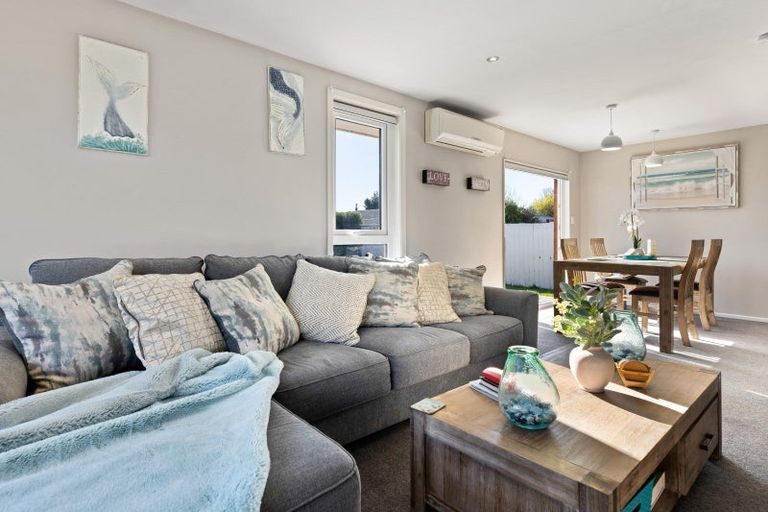 Photo of property in 21 La Perouse Place, Northcote, Christchurch, 8052