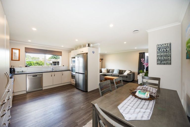 Photo of property in 5 Haast Place, Awapuni, Palmerston North, 4412