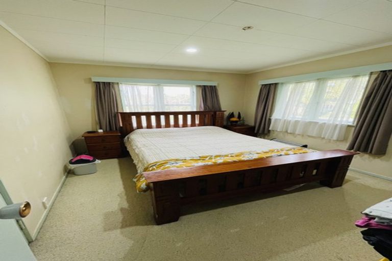 Photo of property in 42 West Lynn Road, Titirangi, Auckland, 0604