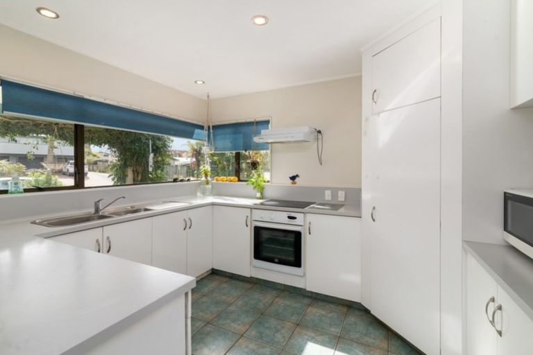 Photo of property in 4 Tirita Street, Kawaha Point, Rotorua, 3010