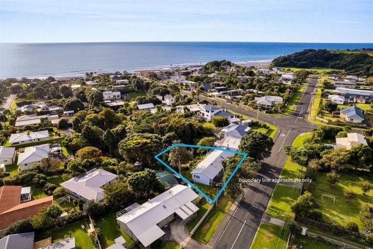 Photo of property in 73 Mcfarlane Street, Oakura, 4314