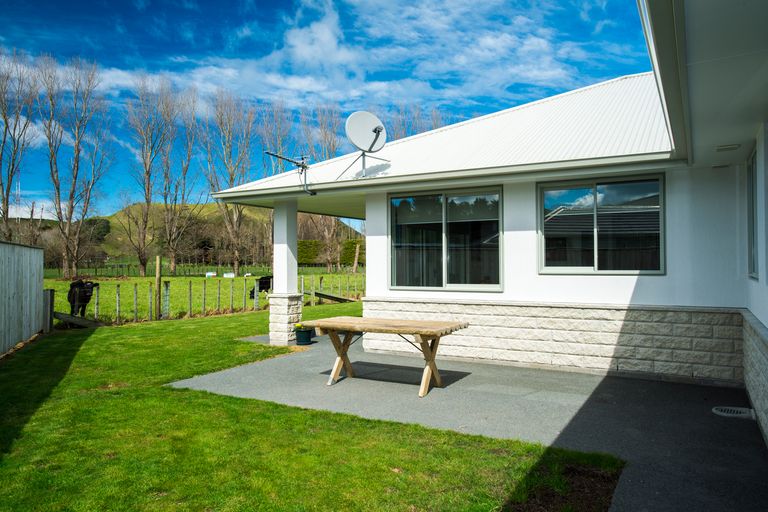 Photo of property in 52 Hamilton Drive, Wainui, Gisborne, 4010