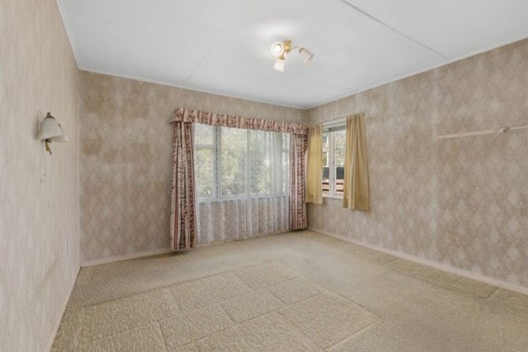 Photo of property in 28 Glen Road, Stokes Valley, Lower Hutt, 5019