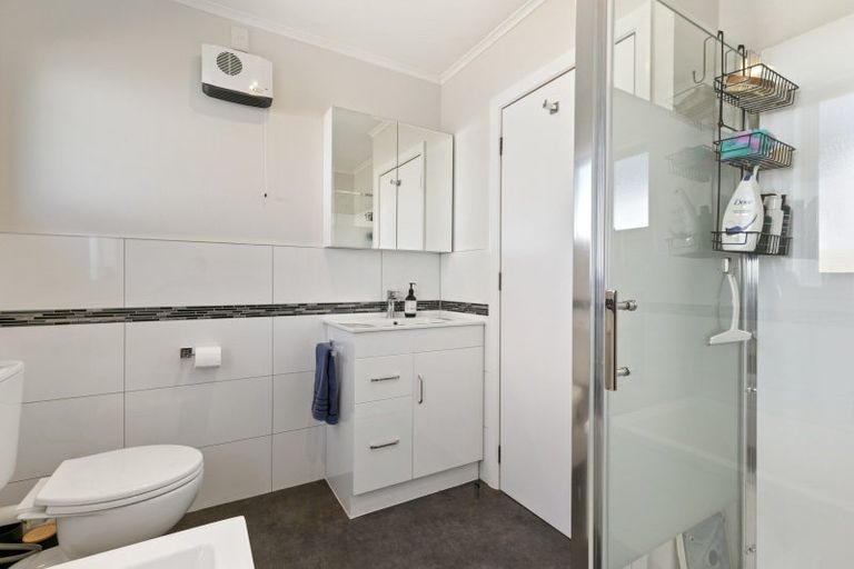 Photo of property in 17 Padnell Crescent, Paparangi, Wellington, 6037