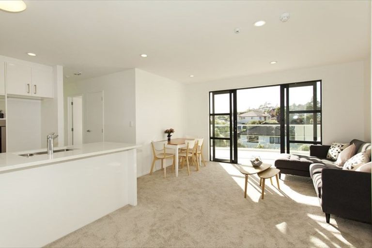 Photo of property in Apollo Apartments, 201/46 Rosedale Road, Rosedale, Auckland, 0632