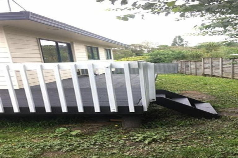 Photo of property in 12a Firle Place, Green Bay, Auckland, 0604