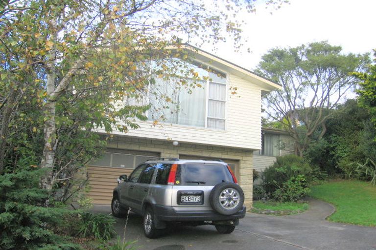 Photo of property in 3 Rembrandt Avenue, Tawa, Wellington, 5028