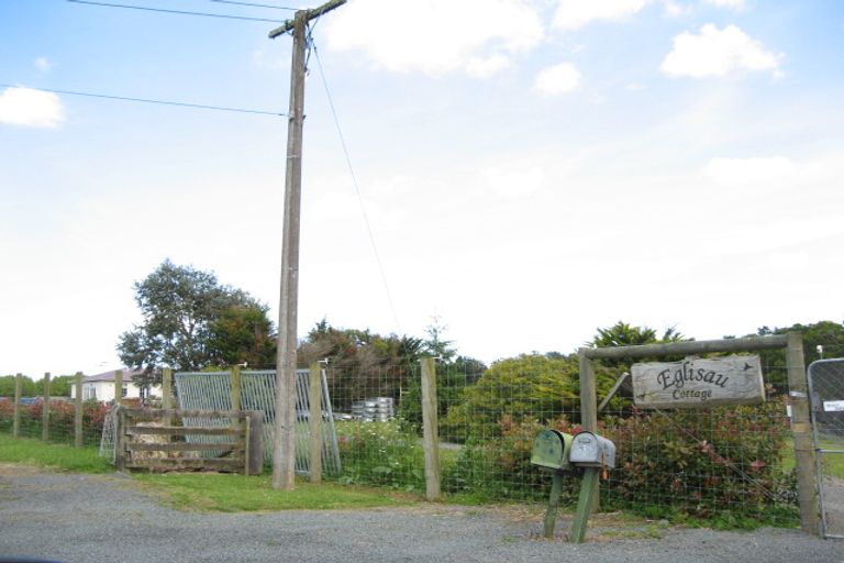 Photo of property in 51 Gilbransen Road, Kumeu, 0810