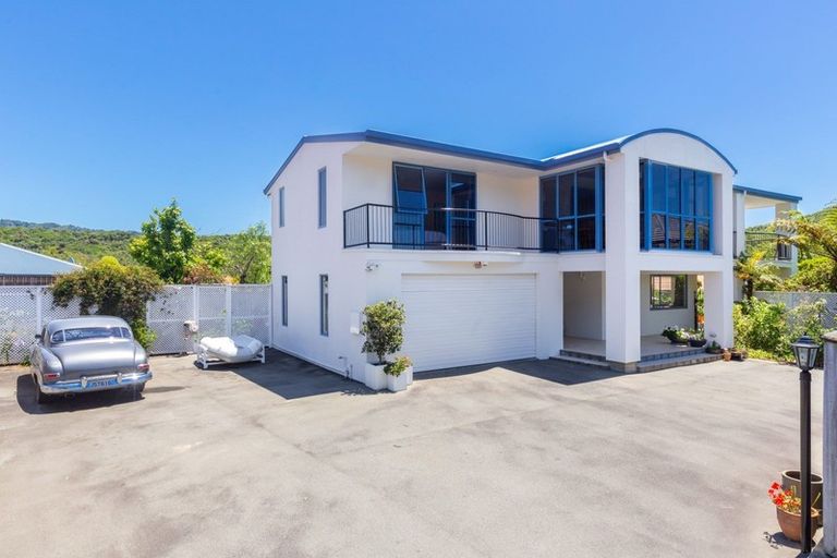Photo of property in 12 Ranui Street, Waikawa, Picton, 7220