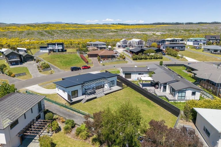 Photo of property in 80 Kahotea Drive, Motuoapa, 3382