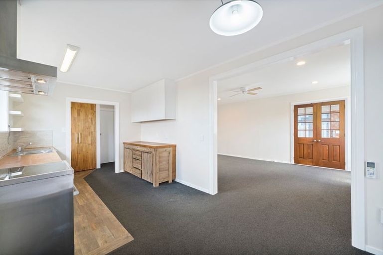 Photo of property in 129 Riverpark Crescent, Henderson, Auckland, 0610