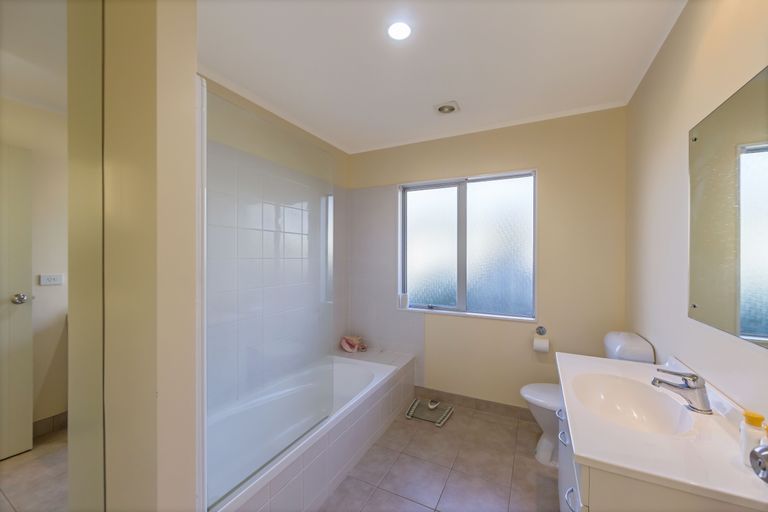 Photo of property in 83a William Bayes Place, Red Beach, 0932