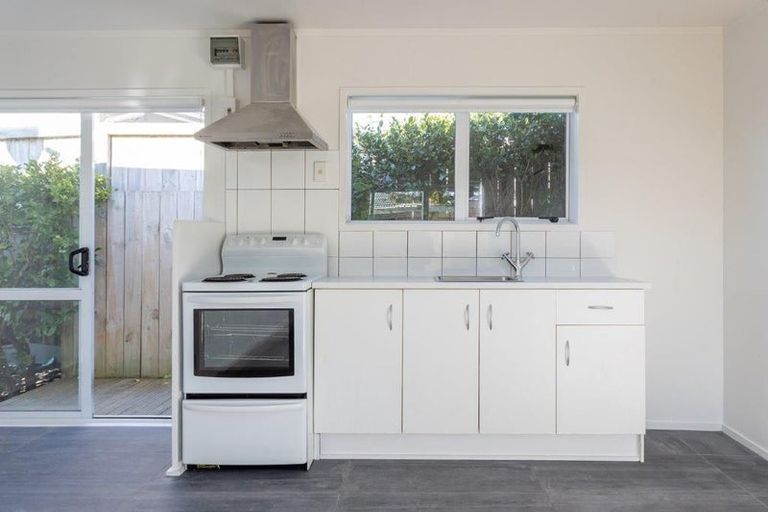 Photo of property in 126 Archibald Road, Kelston, Auckland, 0602