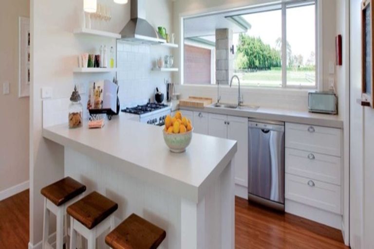 Photo of property in 2 Somerset Place, Stanmore Bay, Whangaparaoa, 0932