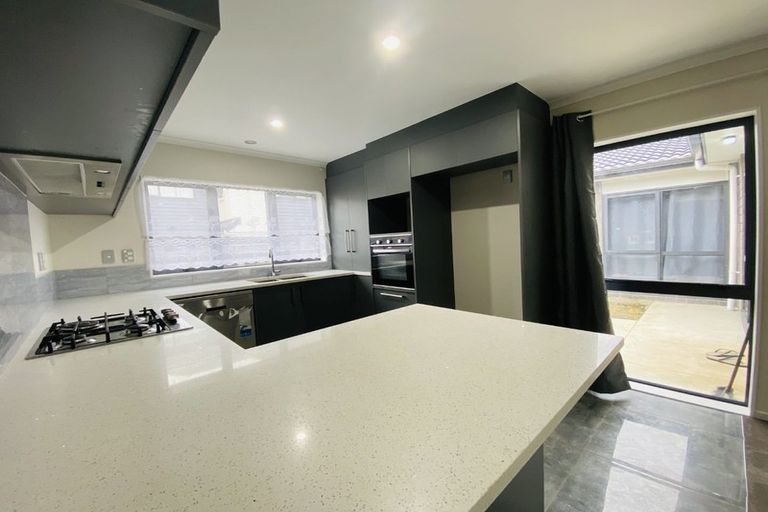 Photo of property in 8b Martin Road, Manurewa, Auckland, 2102