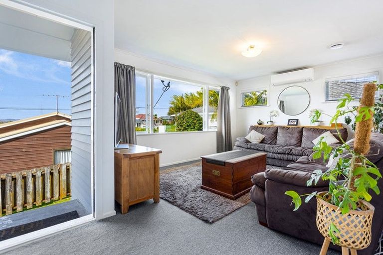 Photo of property in 1/6 Braebank Lane, Te Atatu South, Auckland, 0610