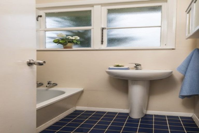 Photo of property in 22 Eastview Road, Glen Innes, Auckland, 1072
