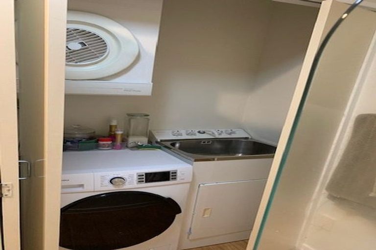 Photo of property in 3/17 Harbour View Road, Te Atatu Peninsula, Auckland, 0610