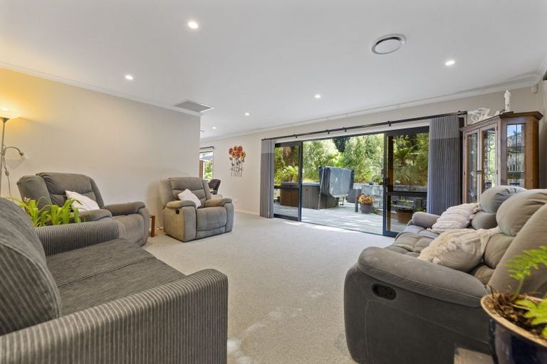 Photo of property in 68 Parawera Drive, Acacia Bay, Taupo, 3330
