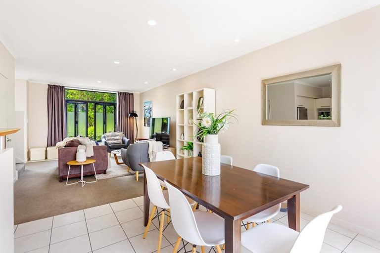 Photo of property in 34 Gunner Drive, Te Atatu Peninsula, Auckland, 0610