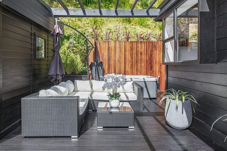 Photo of property in 11 Karaka Street, Eastbourne, Lower Hutt, 5013