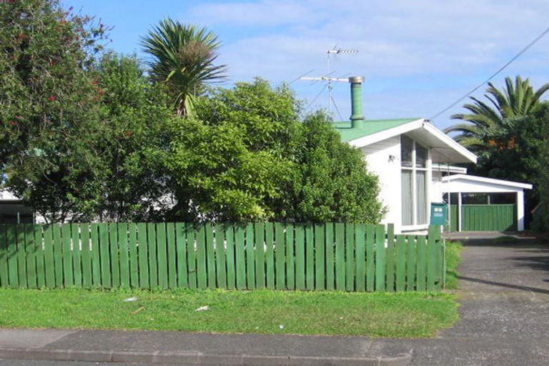 Photo of property in 72 Christmas Road, Manurewa, Auckland, 2102