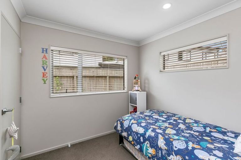 Photo of property in 61 Glanmire Road, Newlands, Wellington, 6037