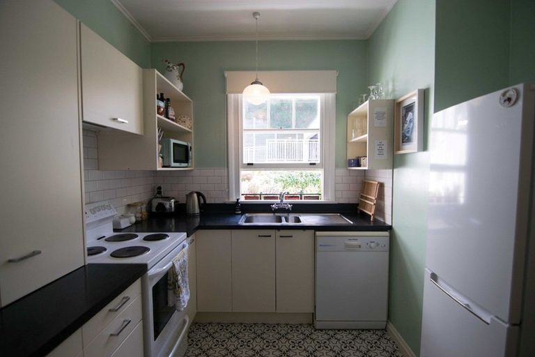 Photo of property in 2/332 Tinakori Road, Thorndon, Wellington, 6011