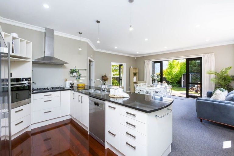 Photo of property in 13 Sylvan Way, Silverstream, Upper Hutt, 5019
