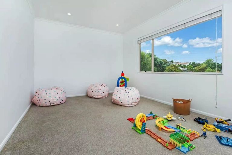 Photo of property in 18 St Clair Place, Browns Bay, Auckland, 0630