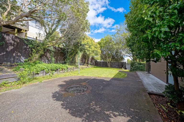 Photo of property in 2 Raelene Place, Massey, Auckland, 0614