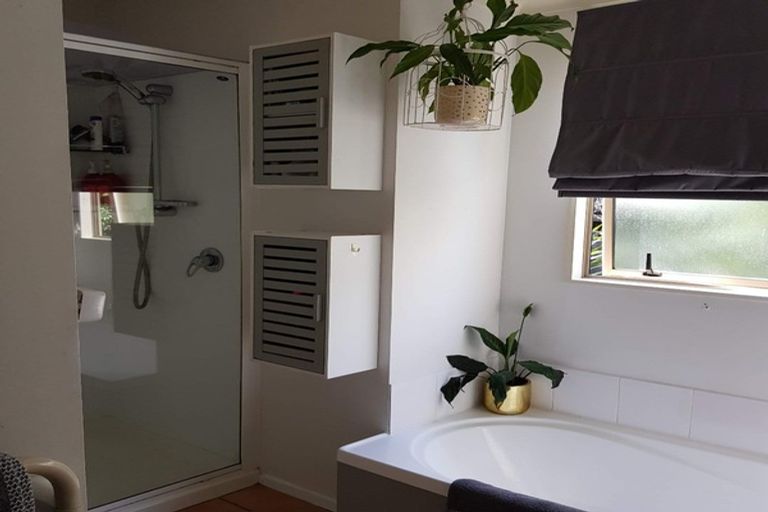 Photo of property in 2/18 Ocean View Road, Hatfields Beach, Orewa, 0931